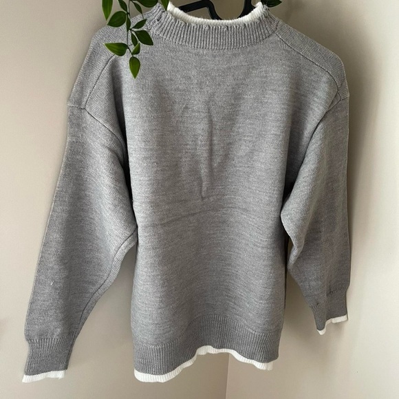Grey mock neck knitted sweater 
Size: Onesize (fits like S) - Picture 5 of 7